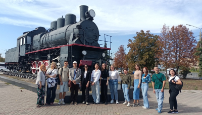 Музейна подорож рейками часу: студентська екскурсія до залізничного світу